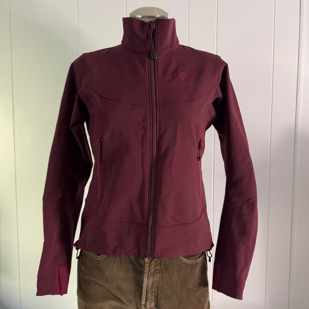 Arc'teryx Women's Burgundy Jacket XS